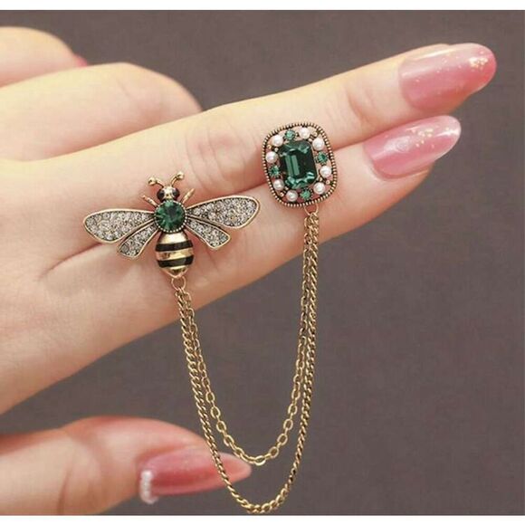 Bee Collar Pin - Picture 7 of 7